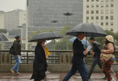 Ar polar derruba temperaturas no Sul, enquanto chuva avança pelo Sudeste
