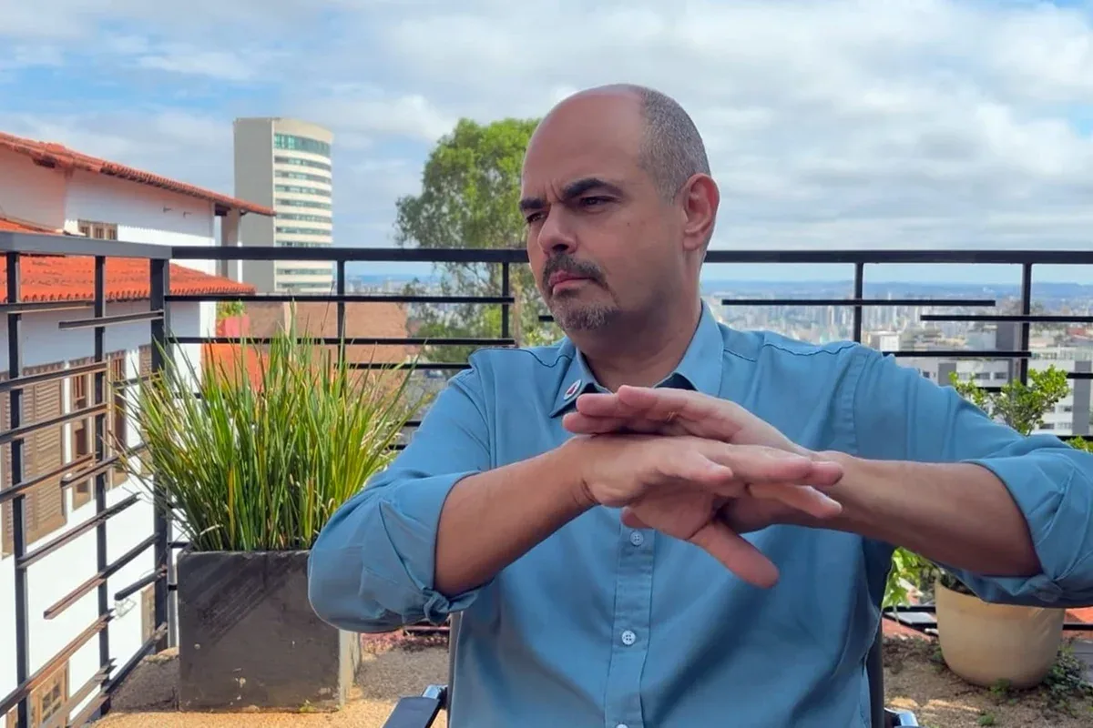 Simões diz que Cleitinho "não está pronto" e vê Minas Gerais em risco.Vídeo