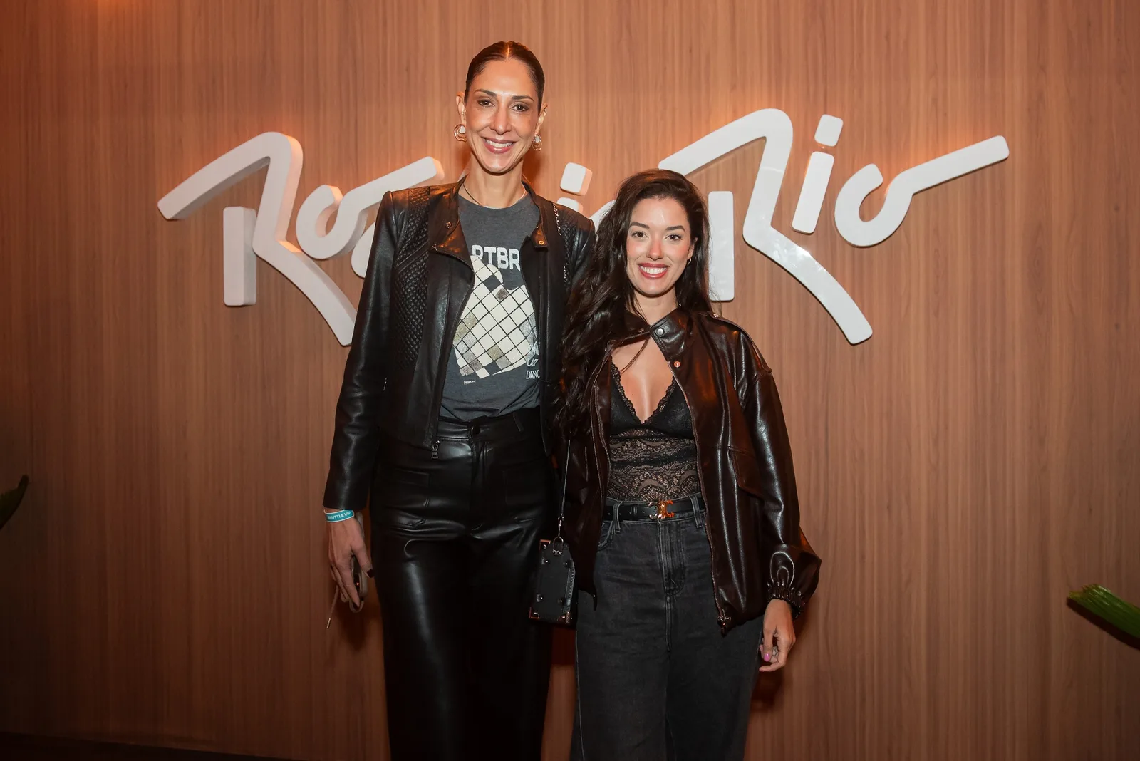 Carol Gattaz curte Rock in Rio com Victória Misk