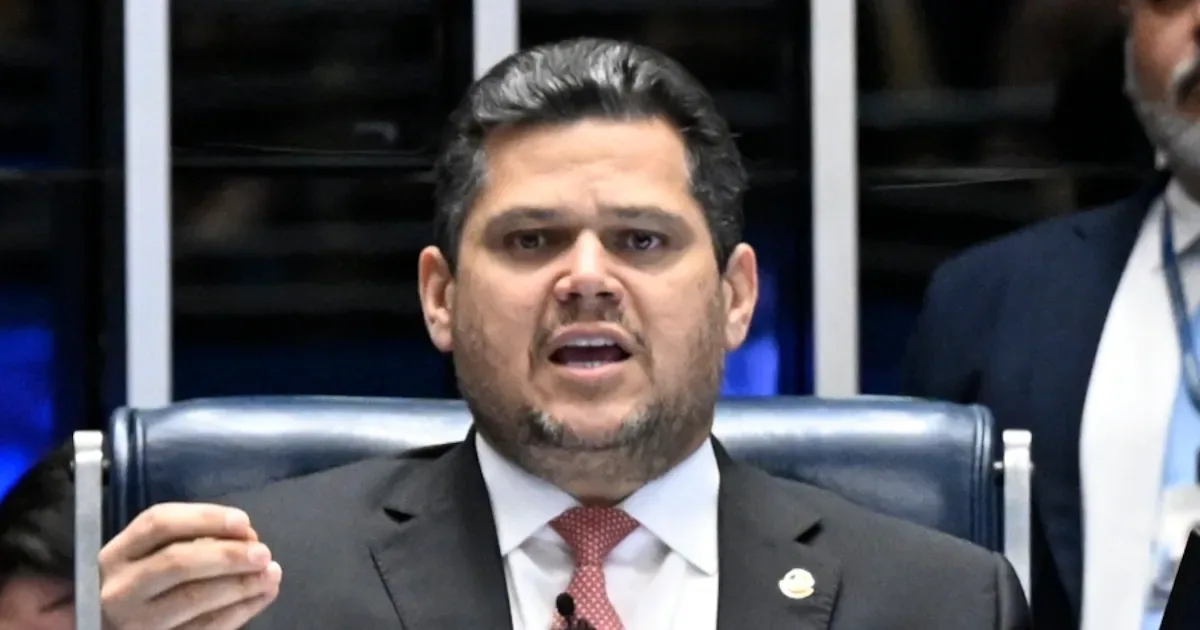 Senado vota em primeiro turno PEC que propõe fim da escala 6x1