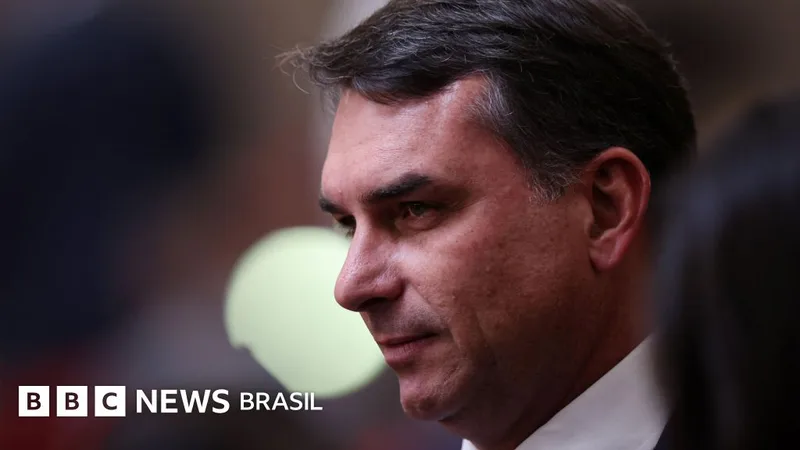 Vorcaro, rachadinha e milícia: os fantasmas que rondam a campanha 'moderada' de Flávio Bolsonaro