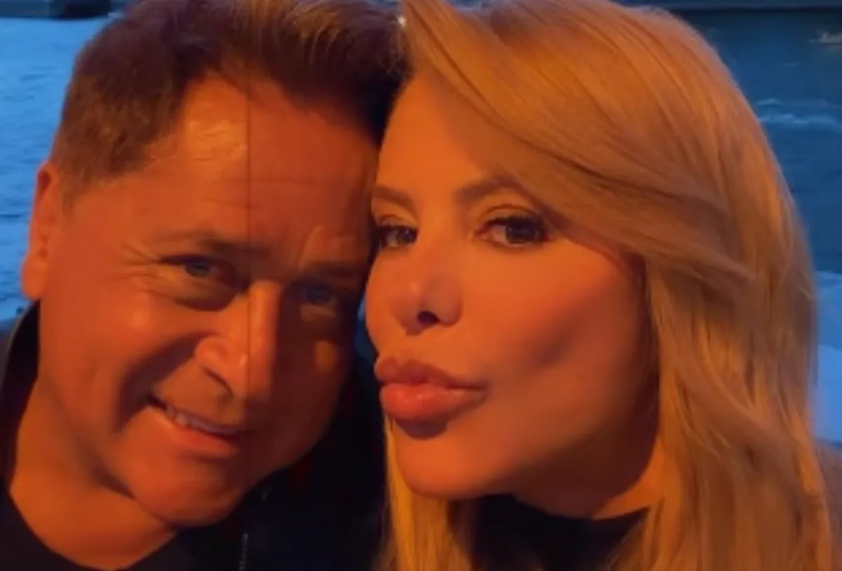 Leonardo e Poliana Rocha visitam Torre Eiffel durante viagem a Paris