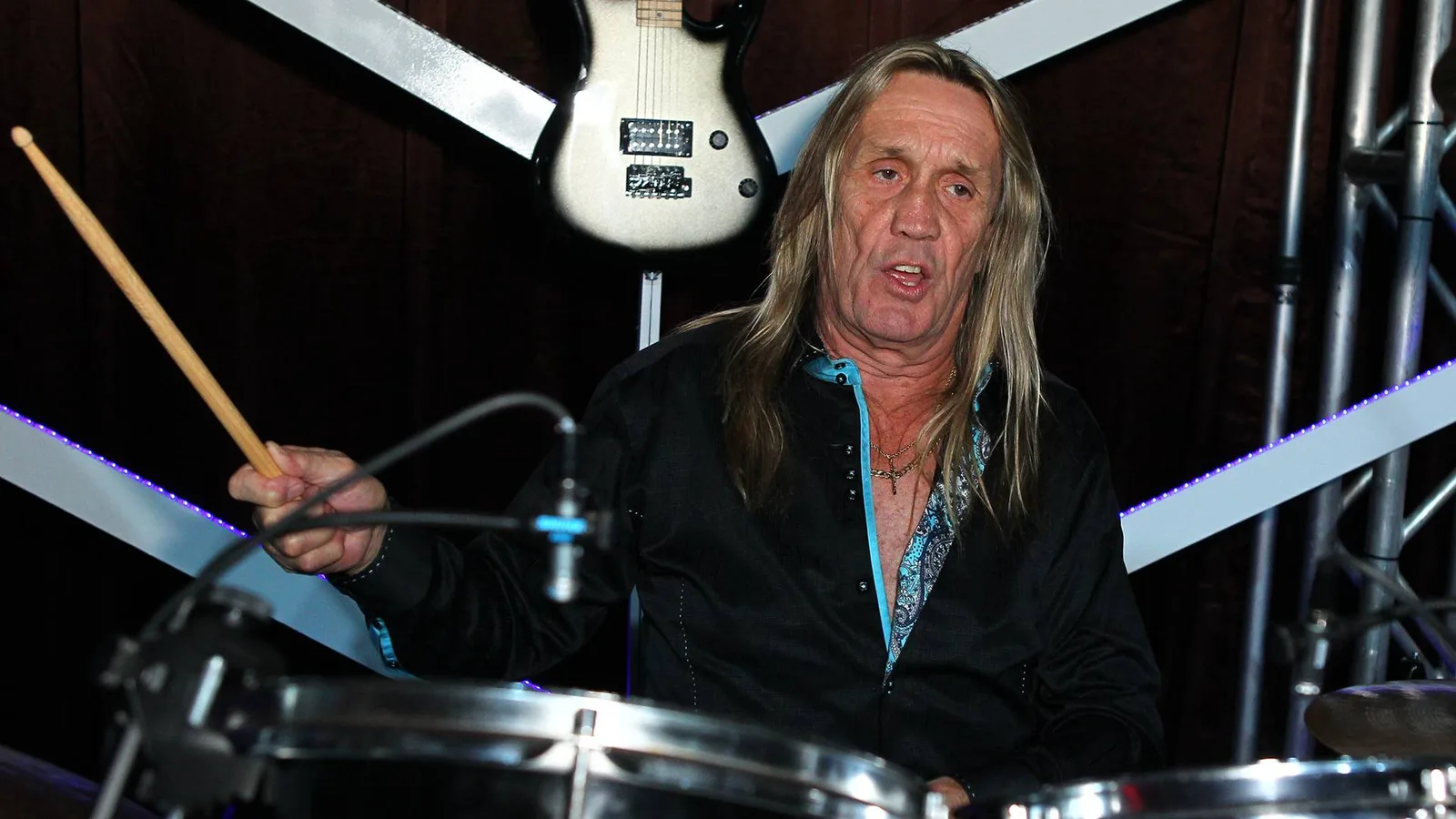 Nicko McBrain aceita gravar novo álbum do Iron Maiden sob uma condição