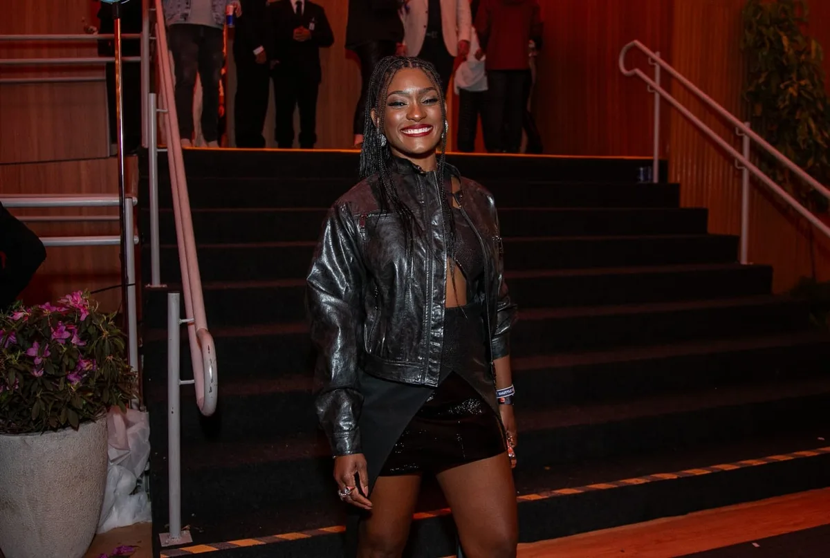 Erika Januza comenta fase profissional e diz como encara o amor após separação