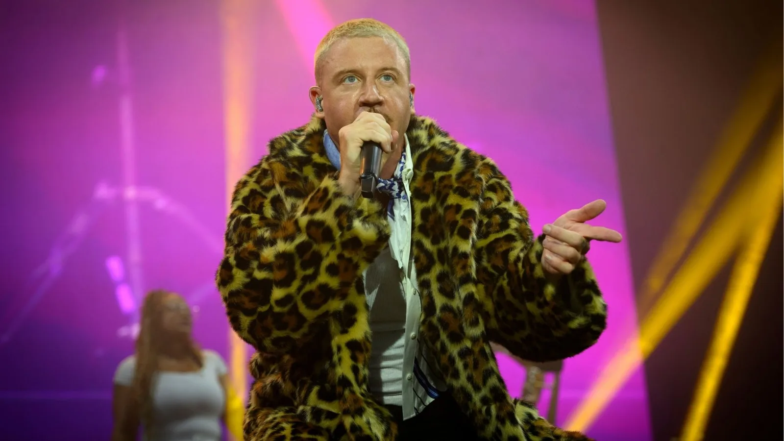 Macklemore quase dobra reproduções após saída da turnê de Ed Sheeran