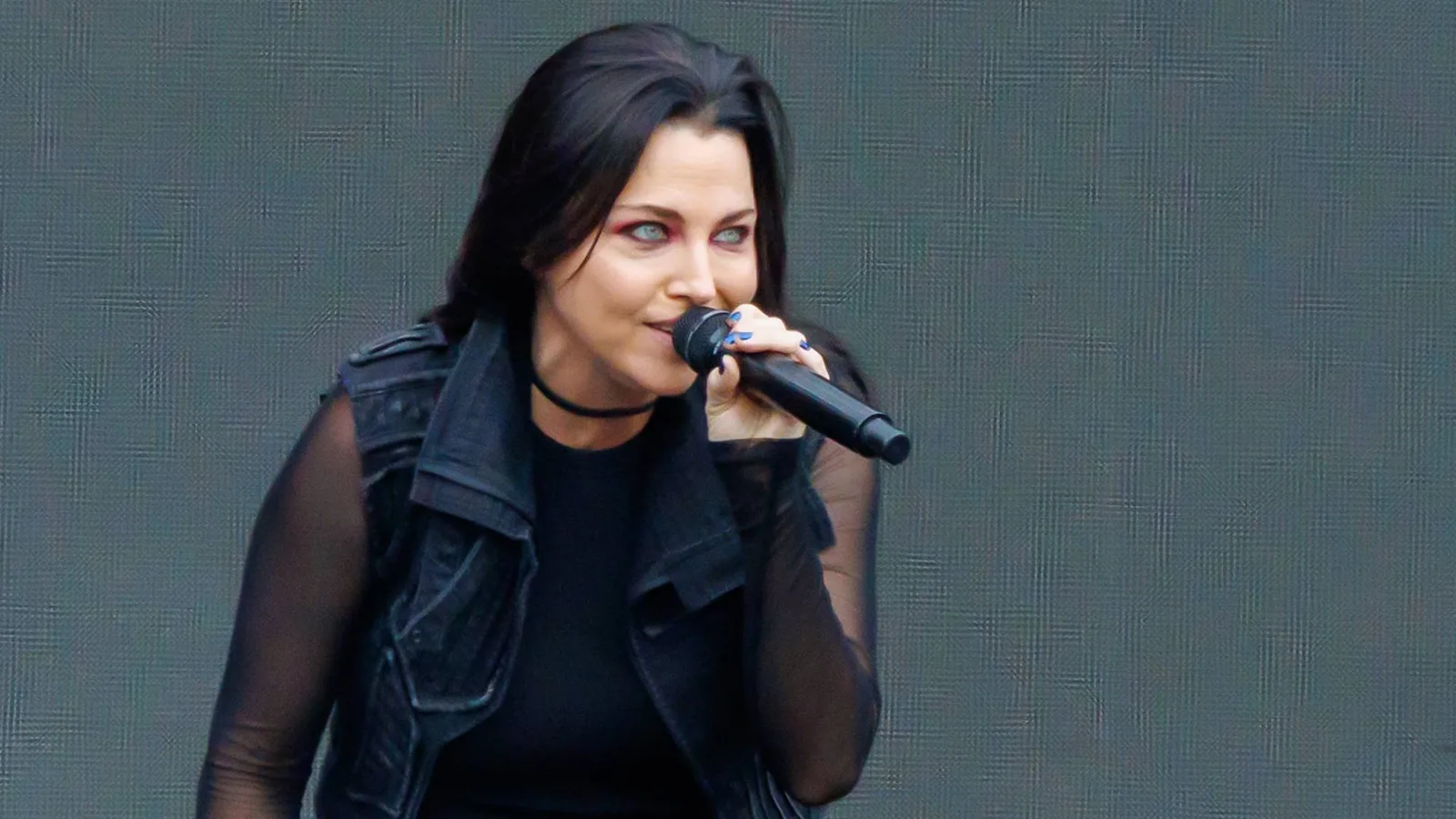 Amy Lee destaca Björk e revela faixa que canta até no carro