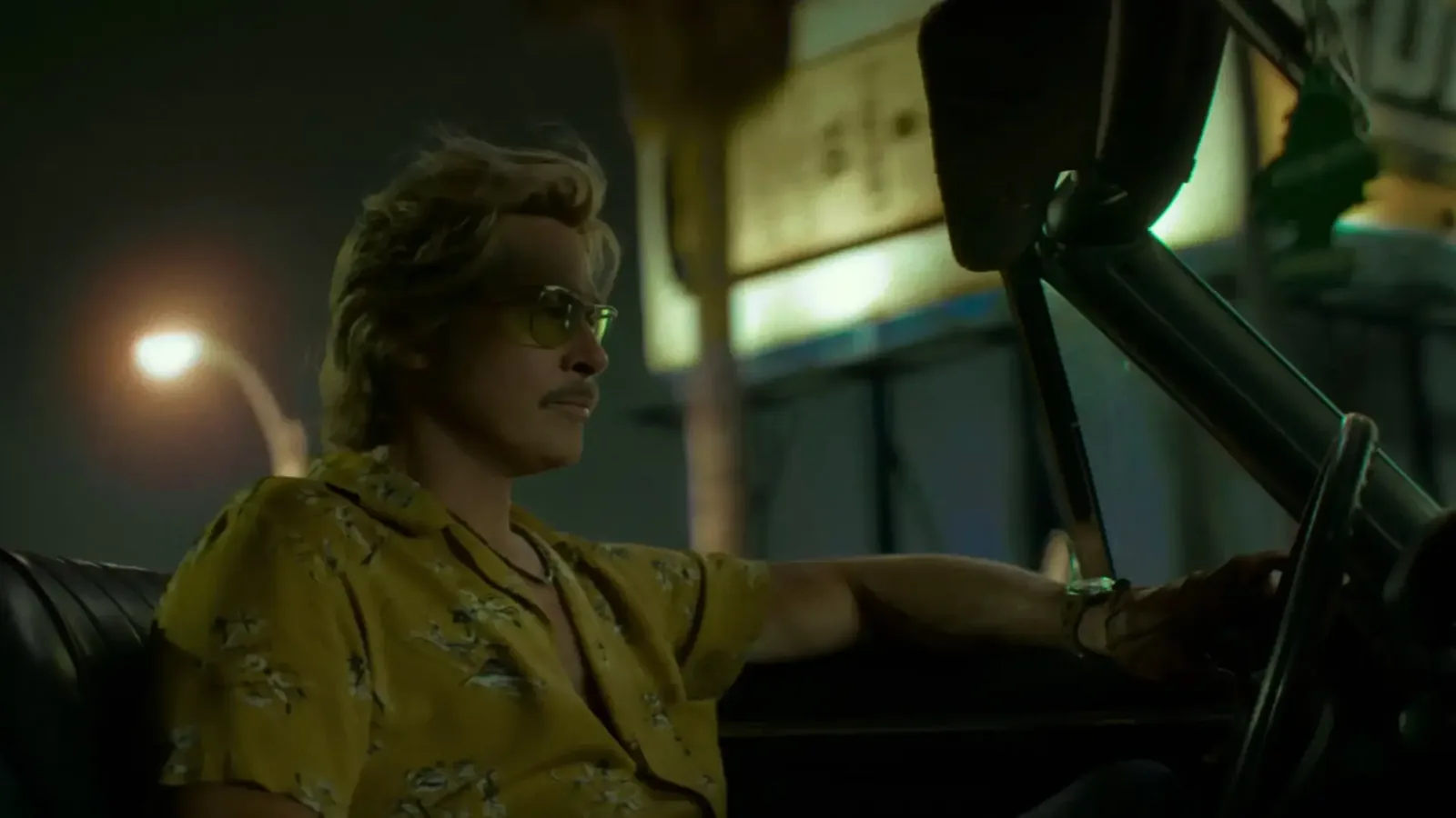 Netflix mostra novas missões de Cliff Booth em filme dirigido por David Fincher