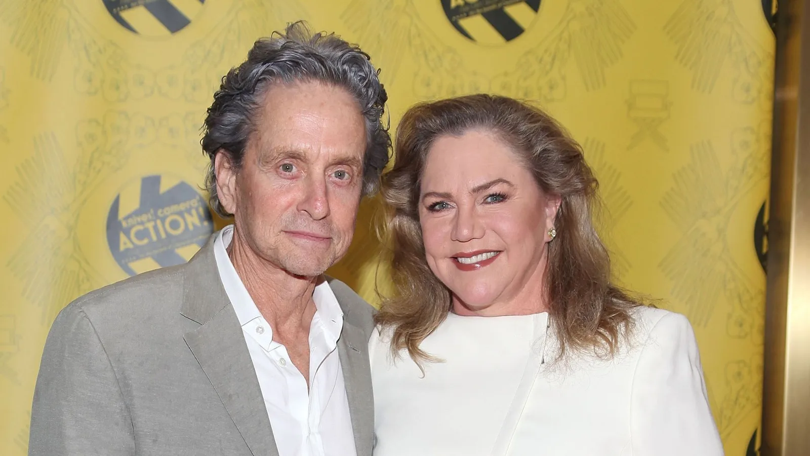 Michael Douglas conta que namorou Kathleen Turner nos bastidores de filme