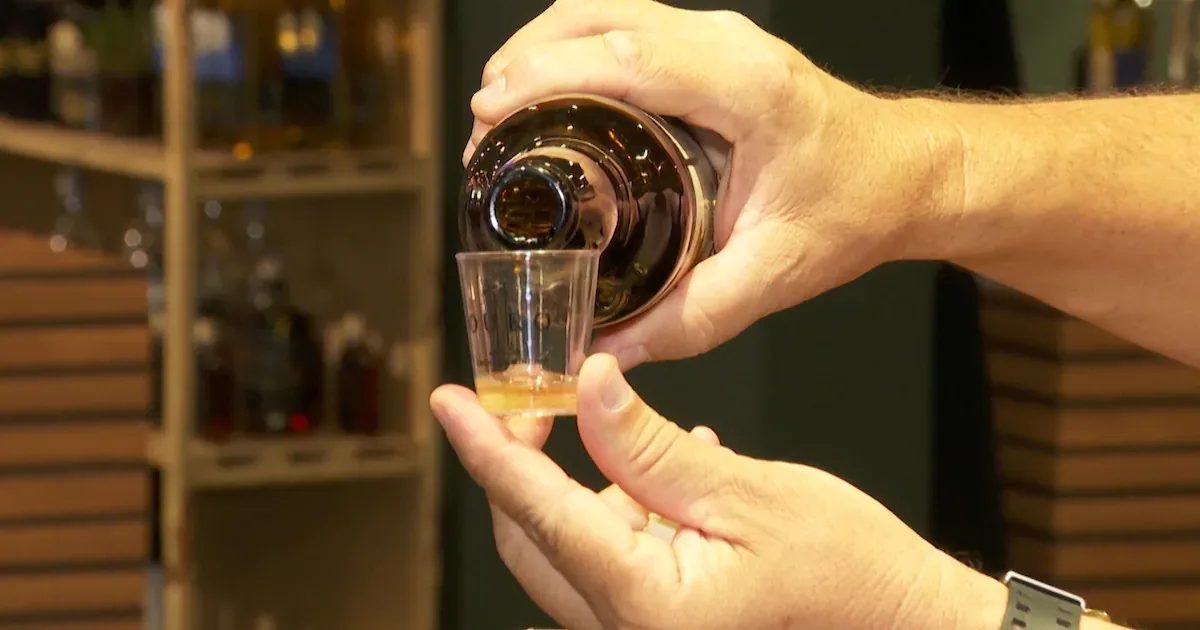 Cachaça movimenta famílias brasileiras e ganha espaço no mercado internacional
