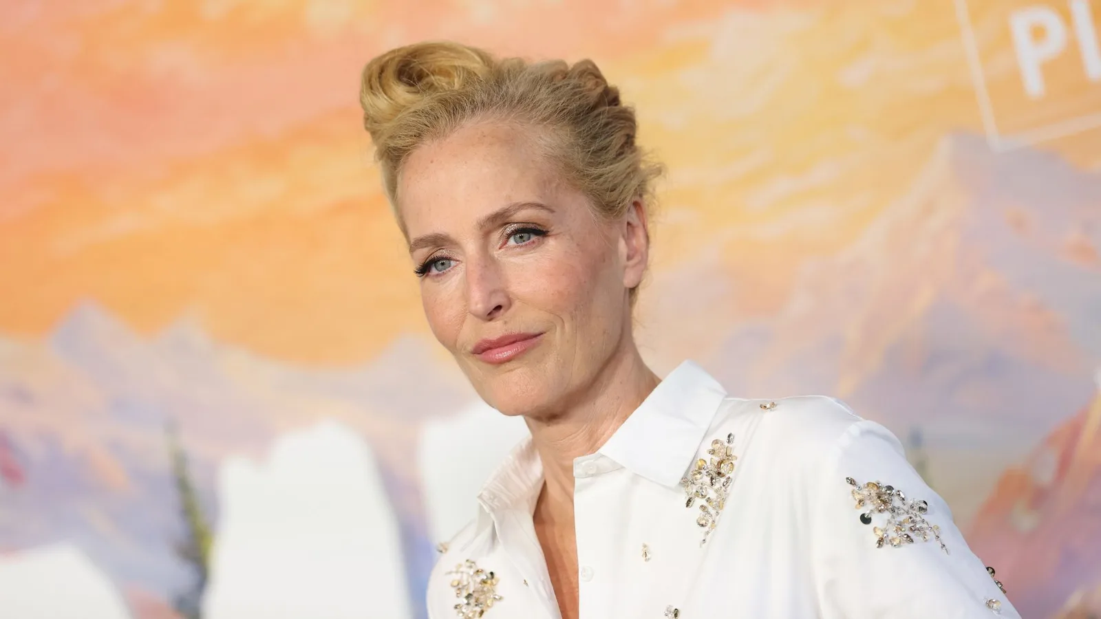 Gillian Anderson diz ser pansexual e fala sobre experiências com mulheres