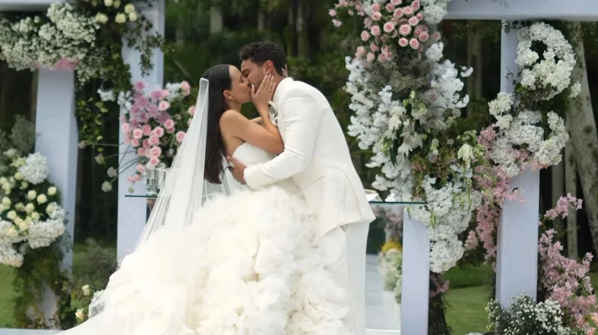 Larissa Manoela revela detalhes dos três vestidos usados no casamento