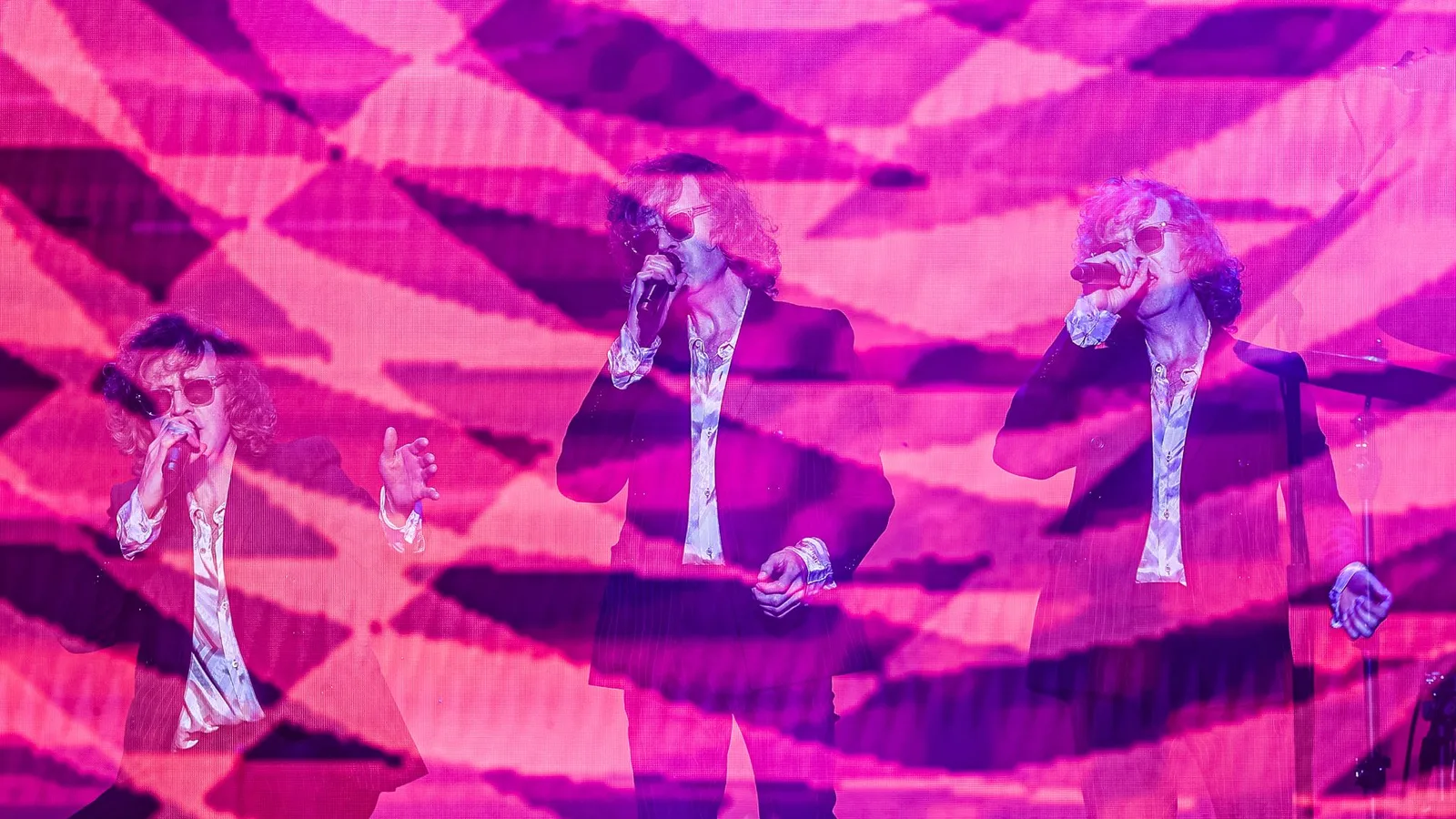 Beck retoma o folk melancólico em seu primeiro álbum em sete anos