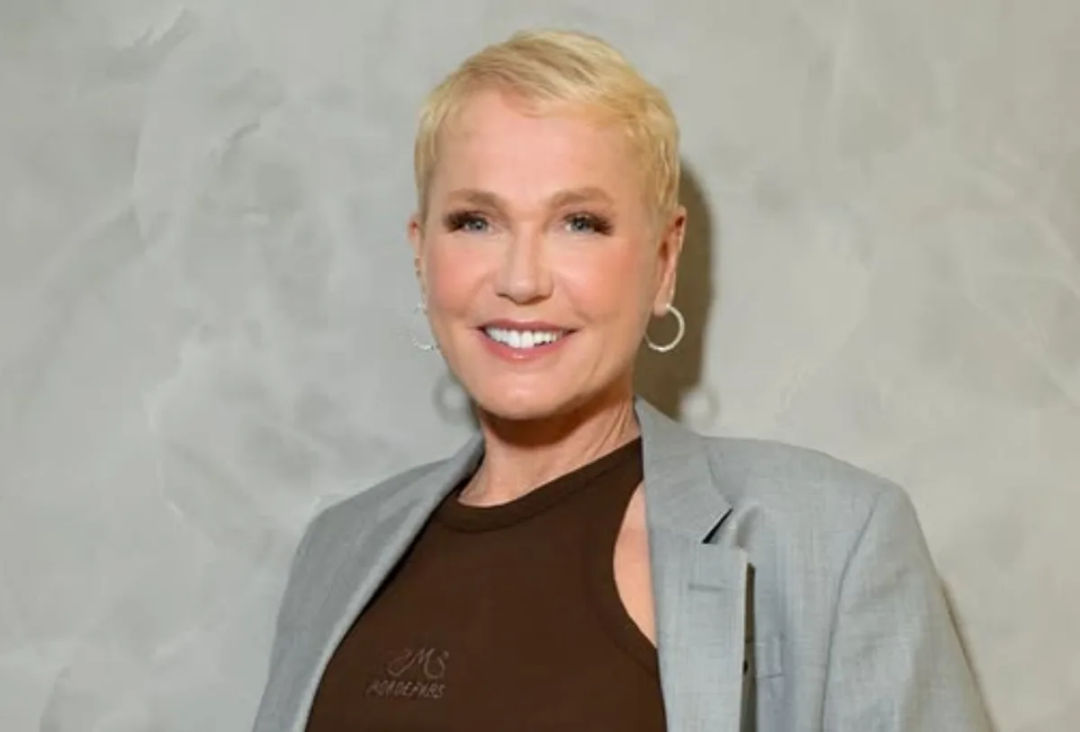 Xuxa detalha cuidados com a pele e fala sobre a pressão da idade