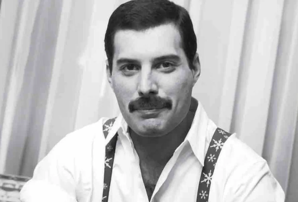 Álbum com fotos de Freddie Mercury e B deve sair em 2027