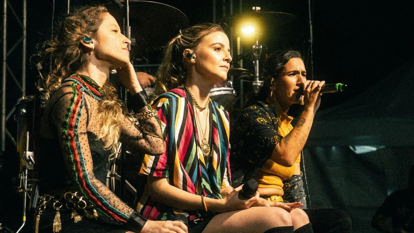 SalDoce leva força feminina e combate à homofobia ao álbum Inofensiva Flor