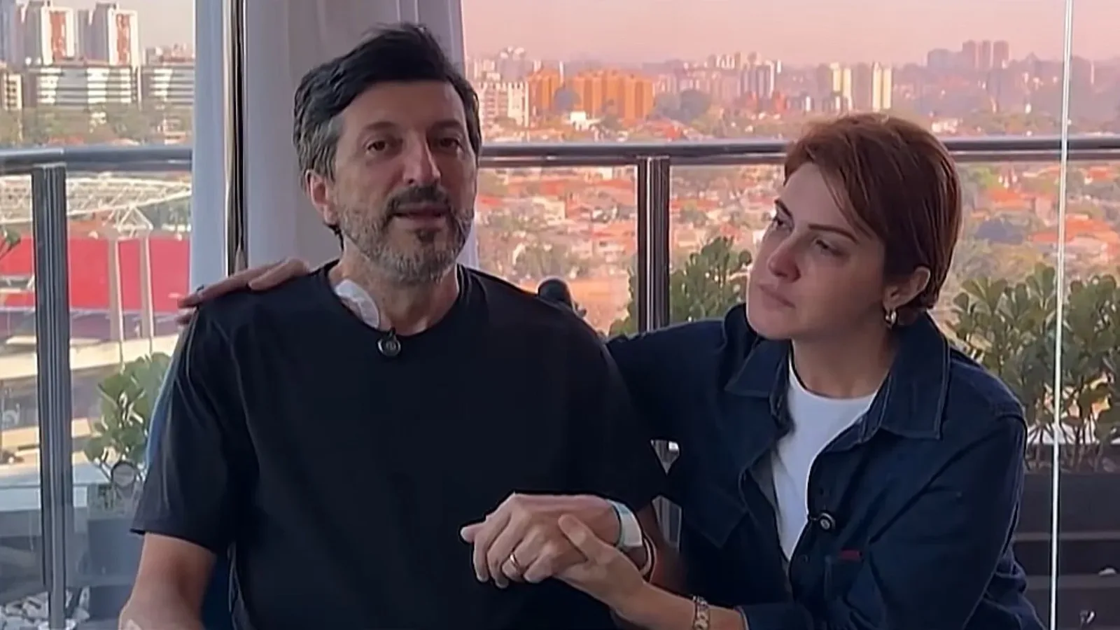 Mila Seidl pede respeito no velório de Lito Sousa e preserva filho do casal