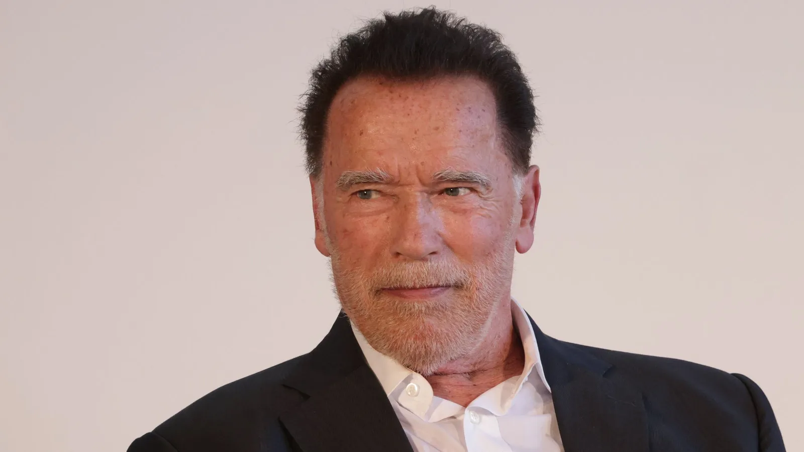 Arnold Schwarzenegger doou área na Califórnia para concluir trilha ecológica