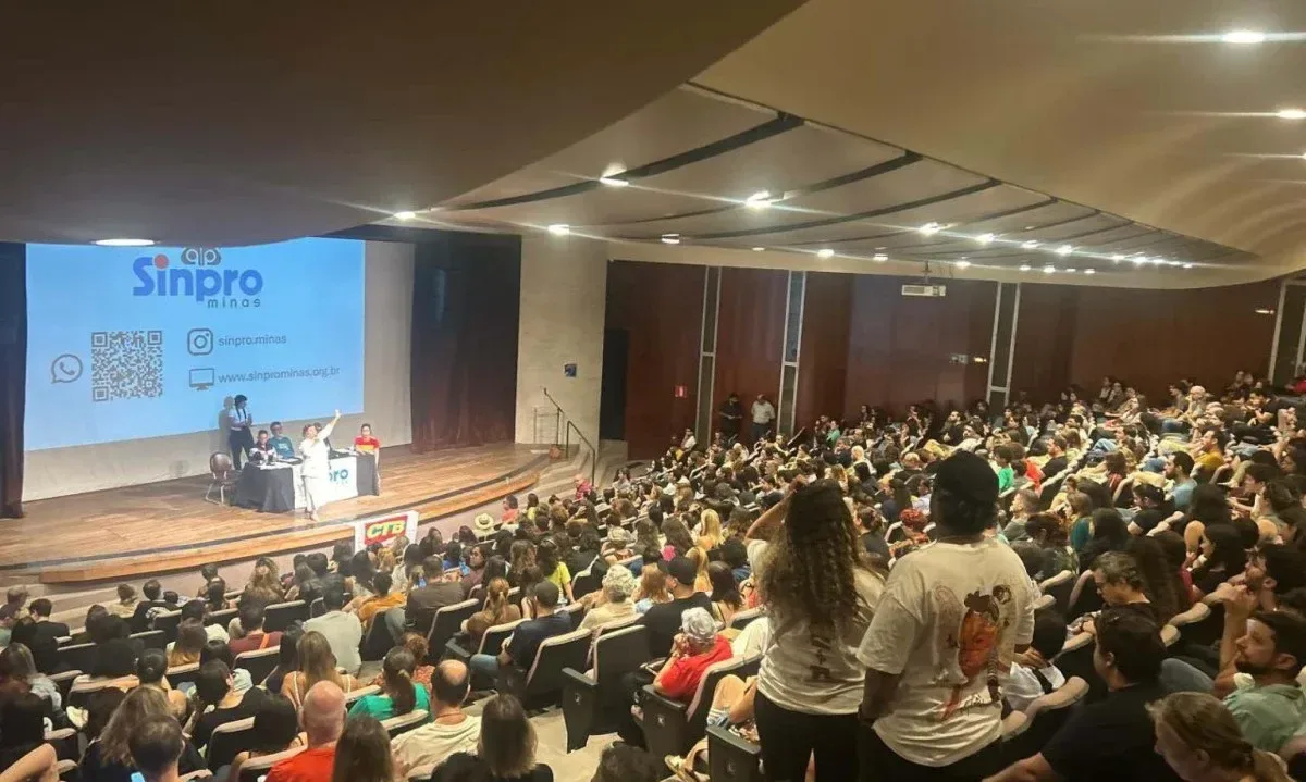 Greve de professores em BH segue sem prazo após impasse sobre convenção