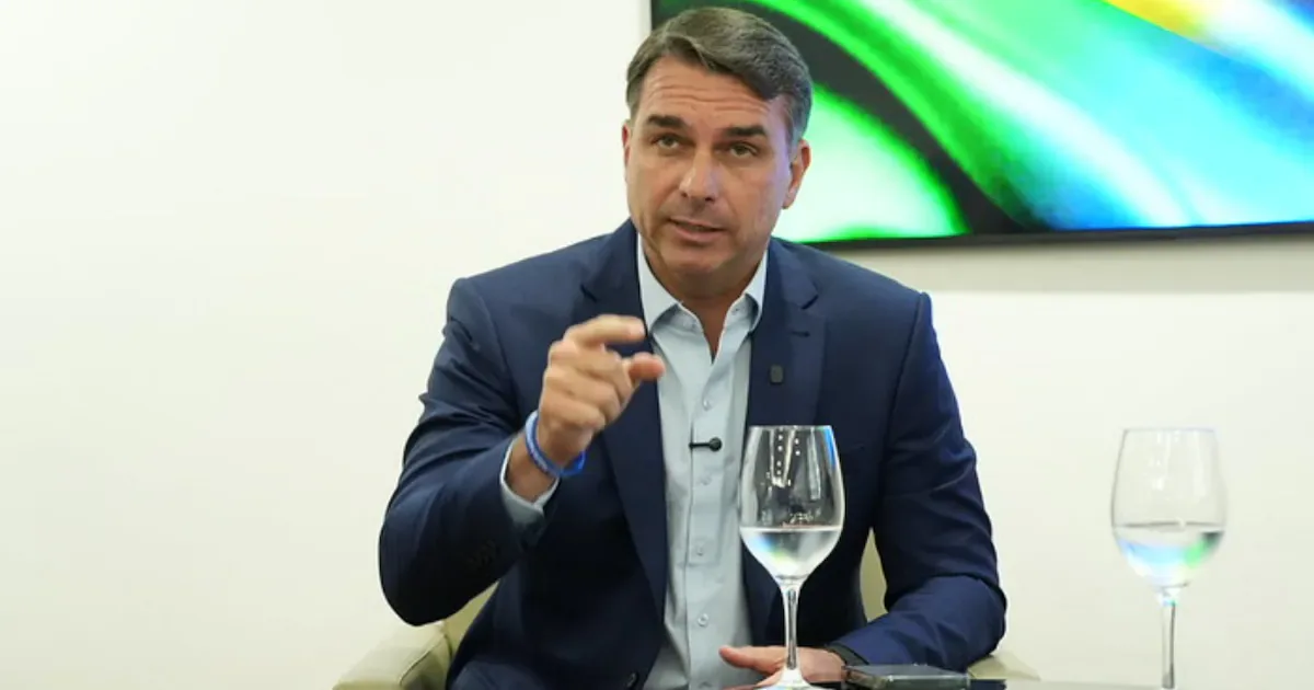 Flávio Bolsonaro propõe voucher-creche para vagas na rede privada
