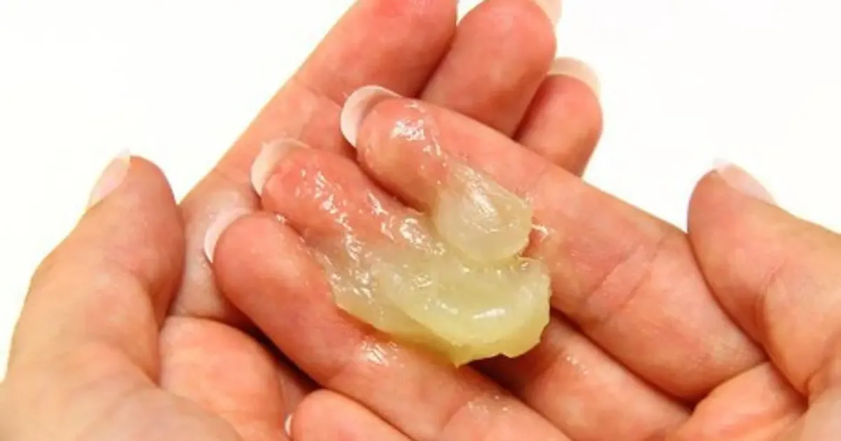 Nail slugging: como a vaselina ajuda a proteger unhas ressecadas
