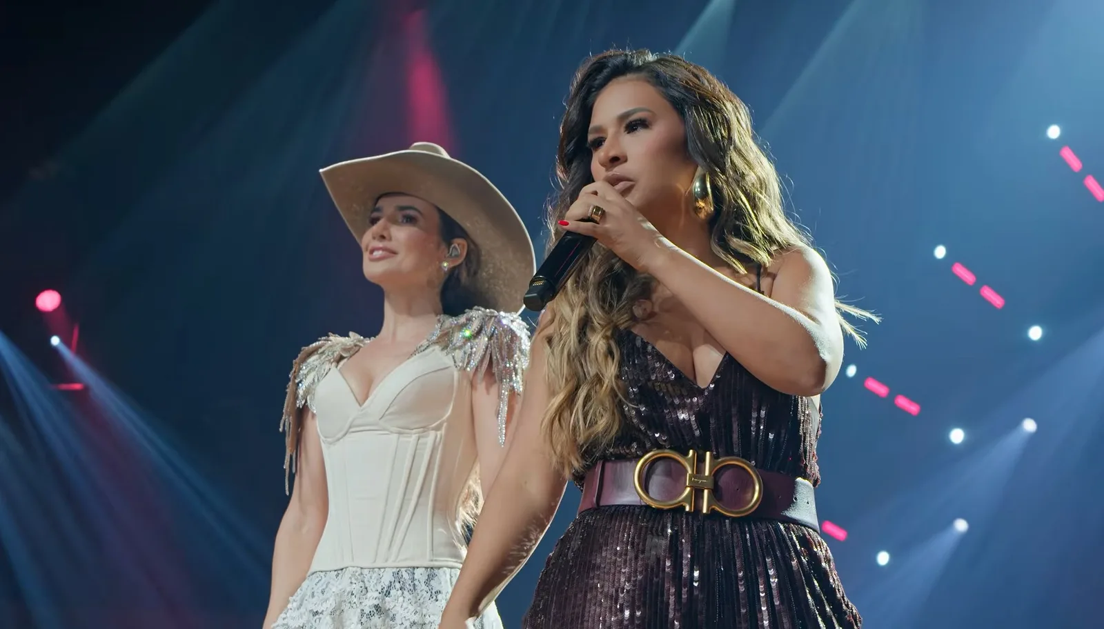 Miley Cyrus lança álbum, Pitty anuncia disco e Paula grava com Simone