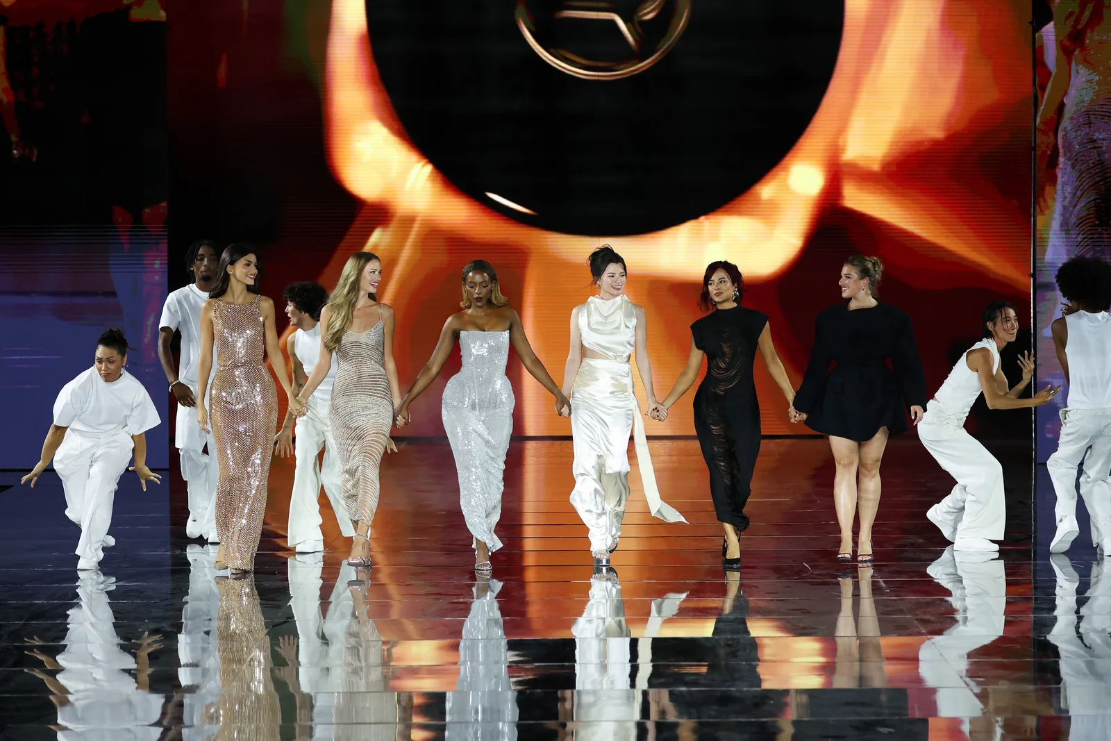 Bella Campos participa pela primeira vez do Le Défilé em Paris
