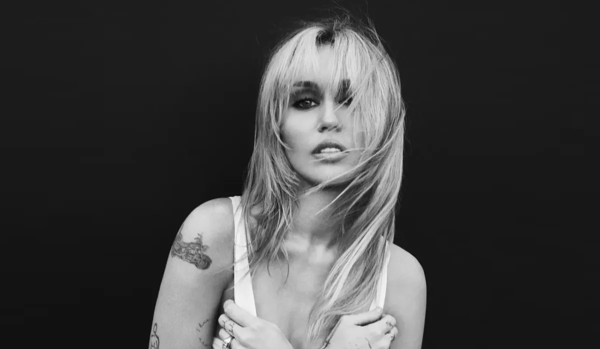 “Bass Persuades” leva Miley de volta ao Top 40 solo da Billboard