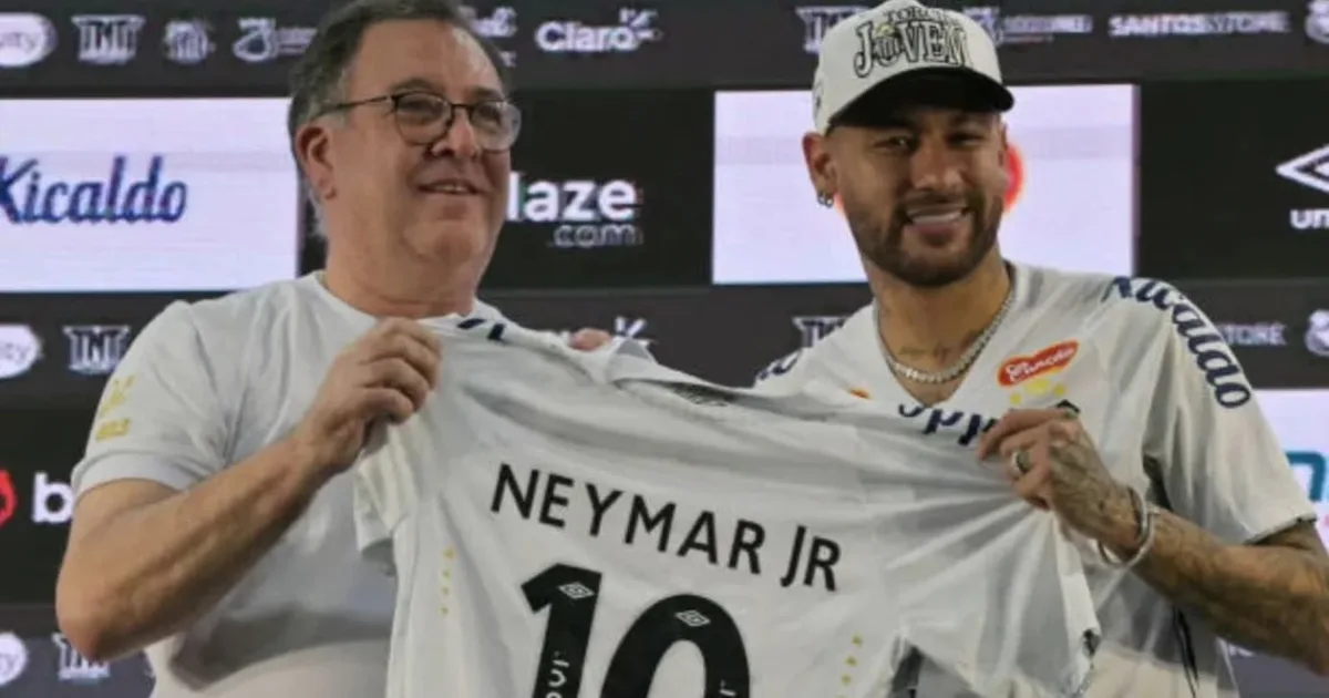 Neymar sinaliza desejo de ficar no Santos, mas renovação ainda não começou