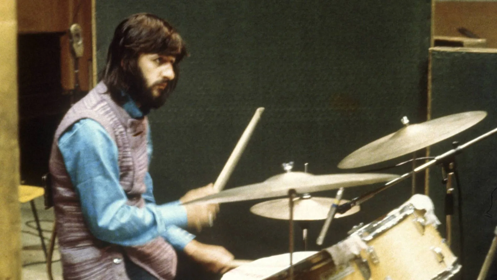 Ringo Starr relembra gravação com John Lennon fora dos Beatles