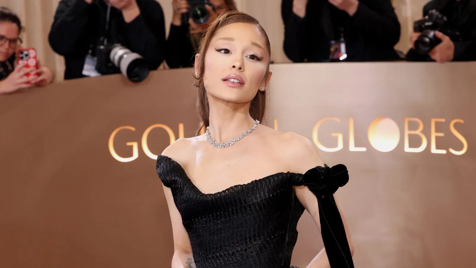 Conflito com turnê tirou Ariana Grande de crossover de séries de Ryan Murphy