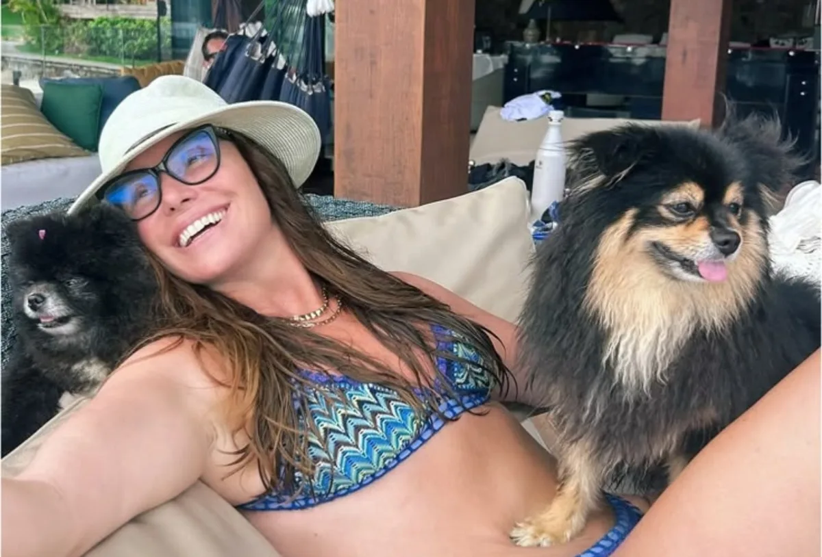 Giovanna Antonelli compartilha momentos ao lado dos dois cachorros