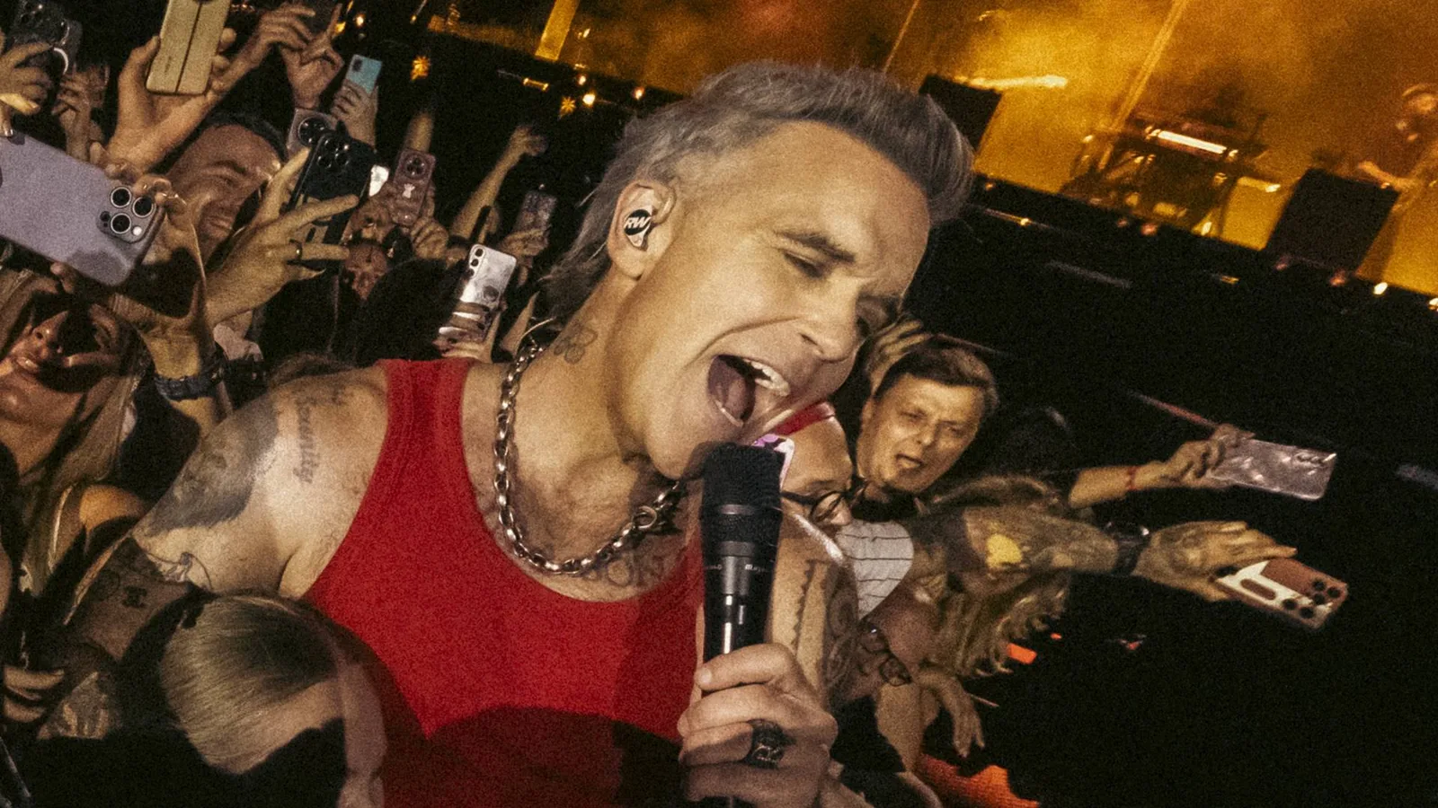 Robbie Williams prepara show em São Paulo com hits, covers e interação