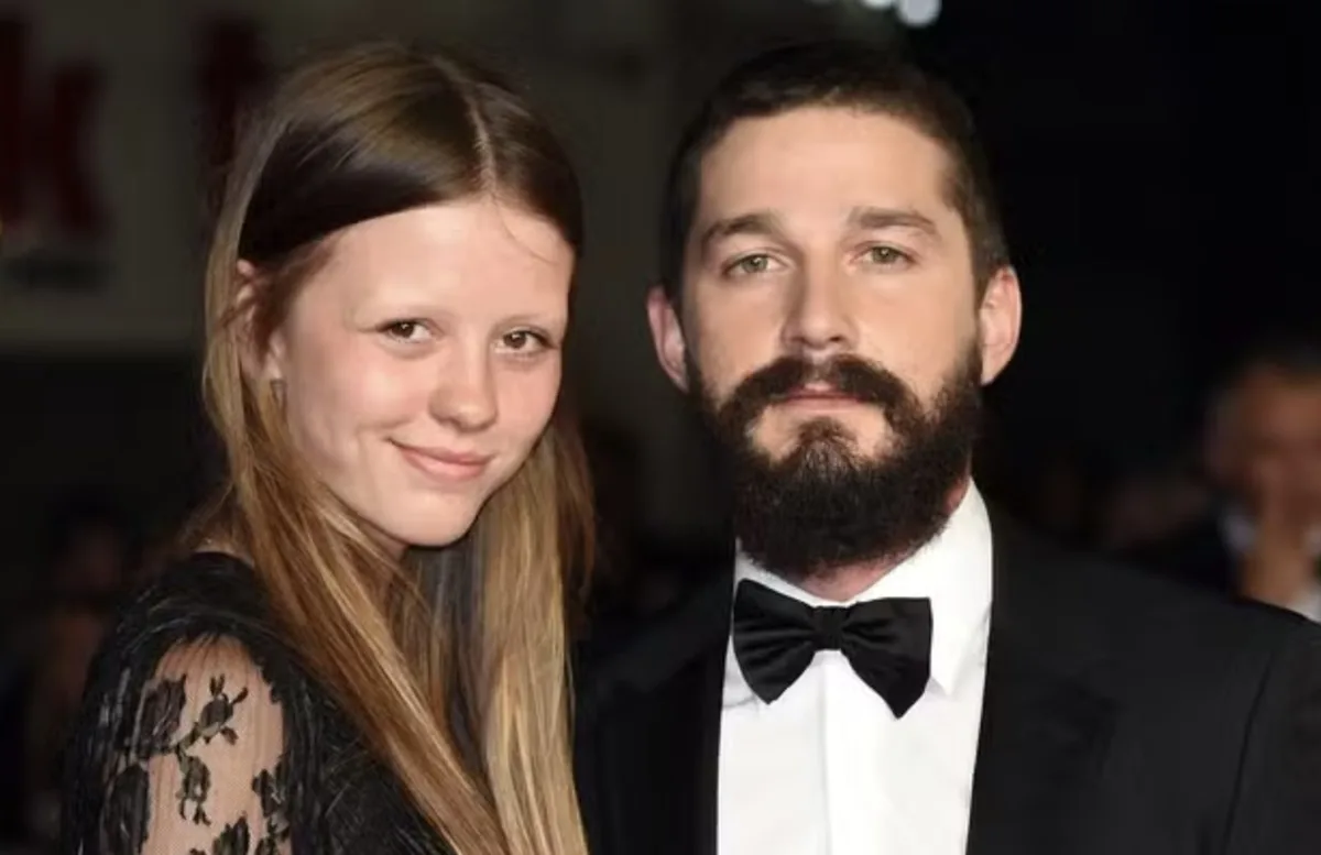Mia Goth solicita divórcio de Shia LaBeouf e pede guarda principal da filha