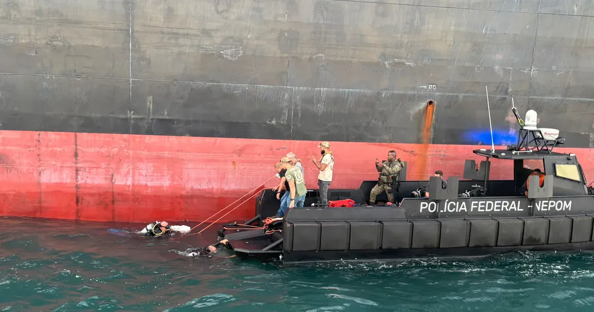Droga é encontrada em áreas submersas de navio na Baía de Todos-os-Santos