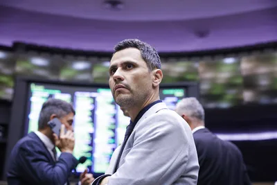 Ex-senador recorre ao STF para levar a julgamento queixa-crime contra Cleitinho