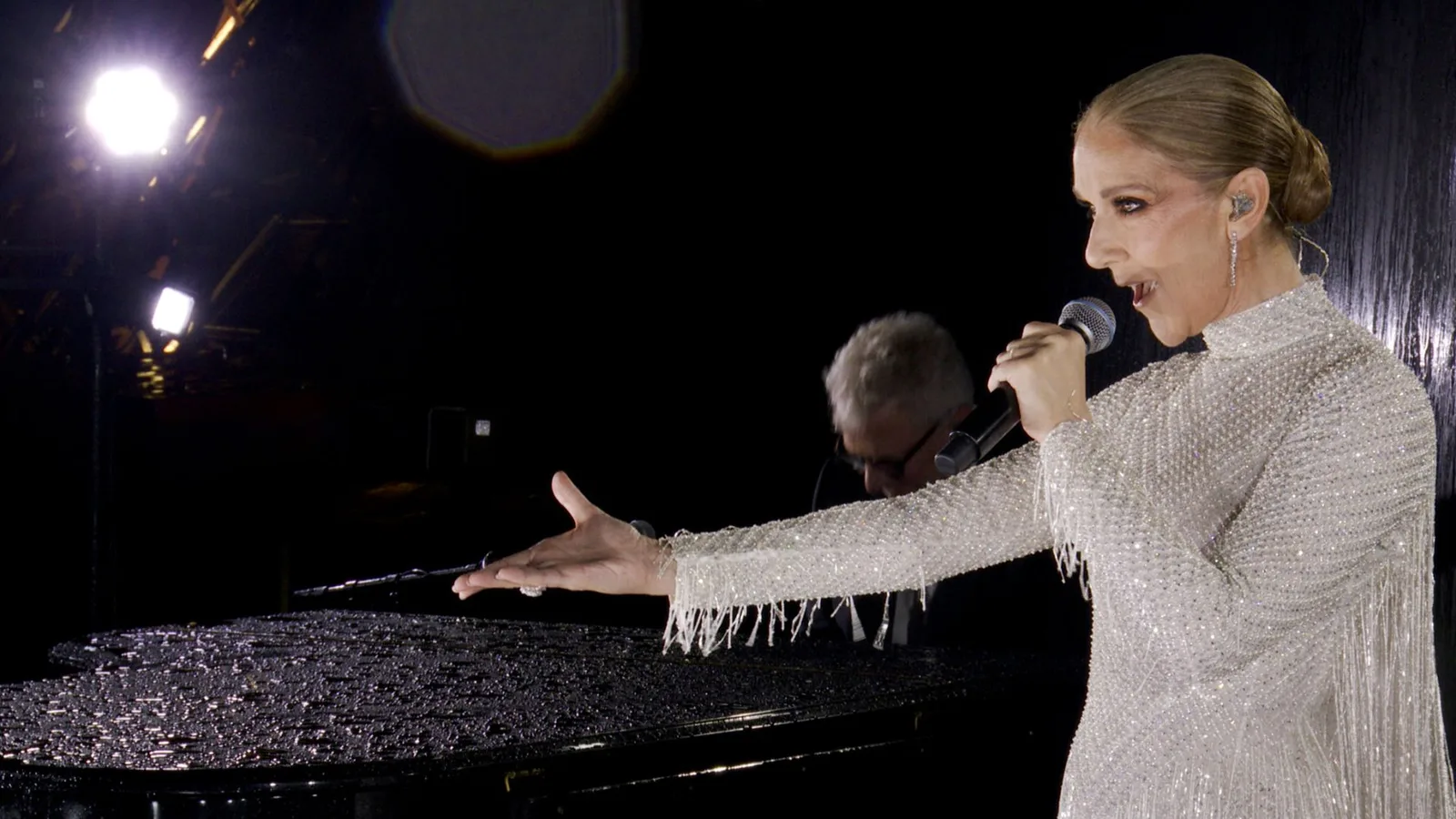 Céline Dion retoma apresentações em Paris com agenda até maio de 2027