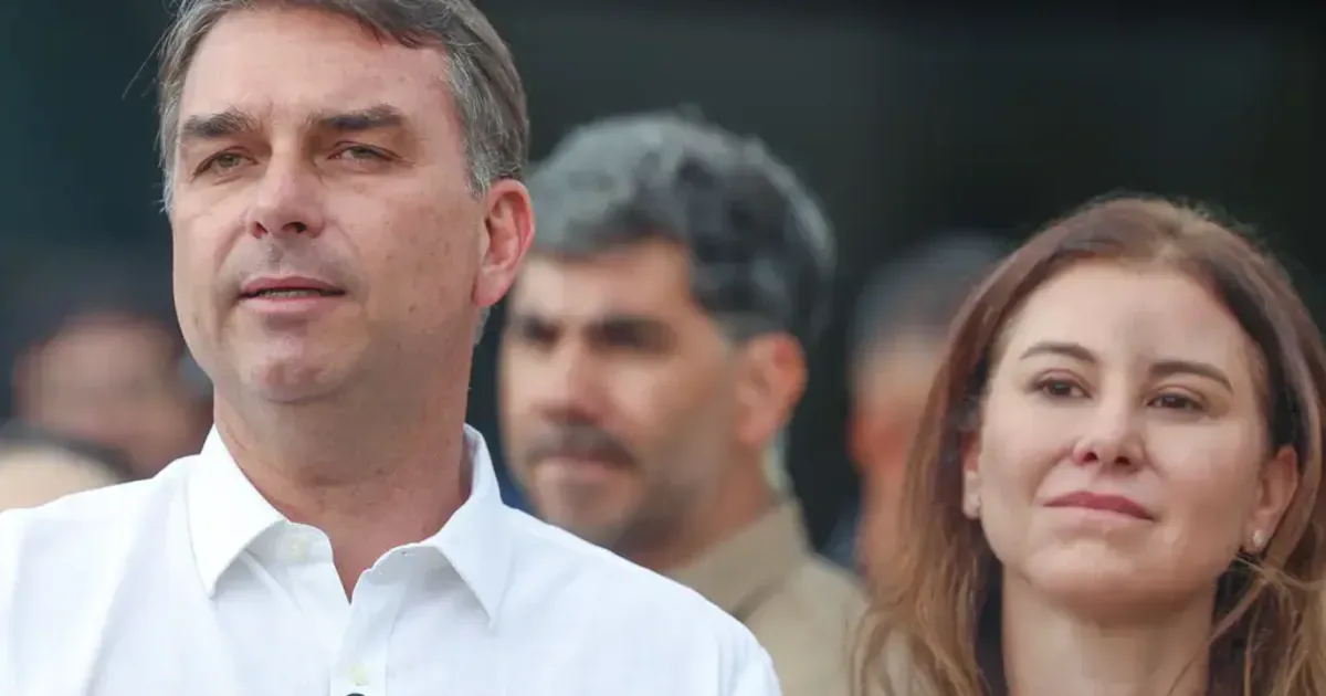 Flávio Bolsonaro poderá voltar a visitar o pai após decisão de Moraes