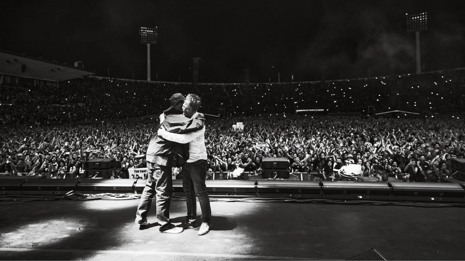 Diretores explicam ausência da reconciliação de Liam e Noel no filme do Oasis