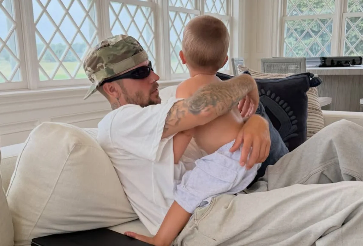 Justin Bieber reúne registros em família e revela diferenças com Hailey