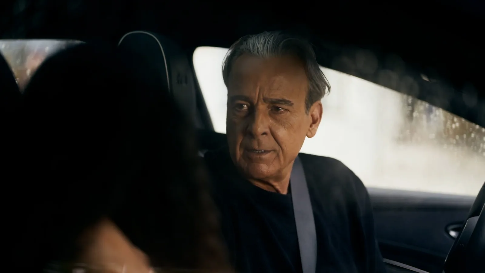 Ulisses desconfia de Lyris em trama envolvendo a compra da joalheria