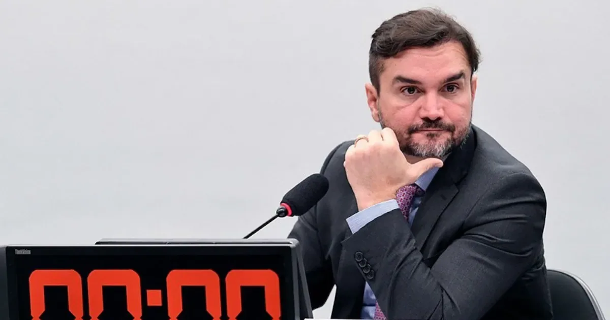 Celso Sabino enfrenta ameaça de expulsão do PDT após histórico no União Brasil