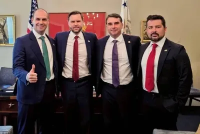 Renan Santos acusa rede dos EUA de apoiar campanha de Flávio Bolsonaro