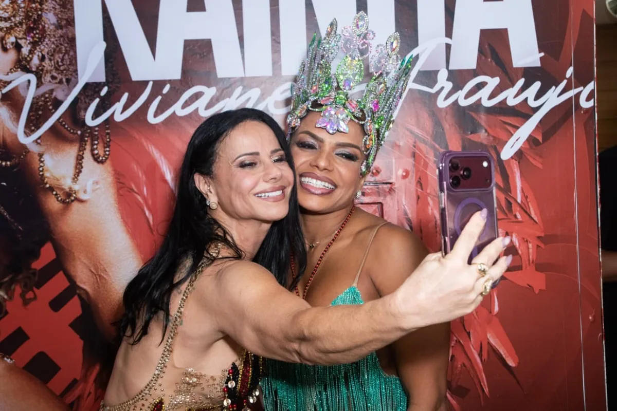 Viviane Araujo e Quitéria Chagas se encontram em evento do Salgueiro