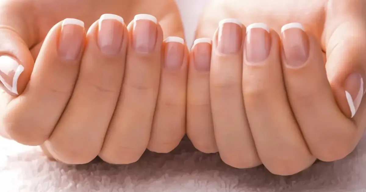 Gel japonês cria camada flexível e mantém unhas protegidas por três semanas