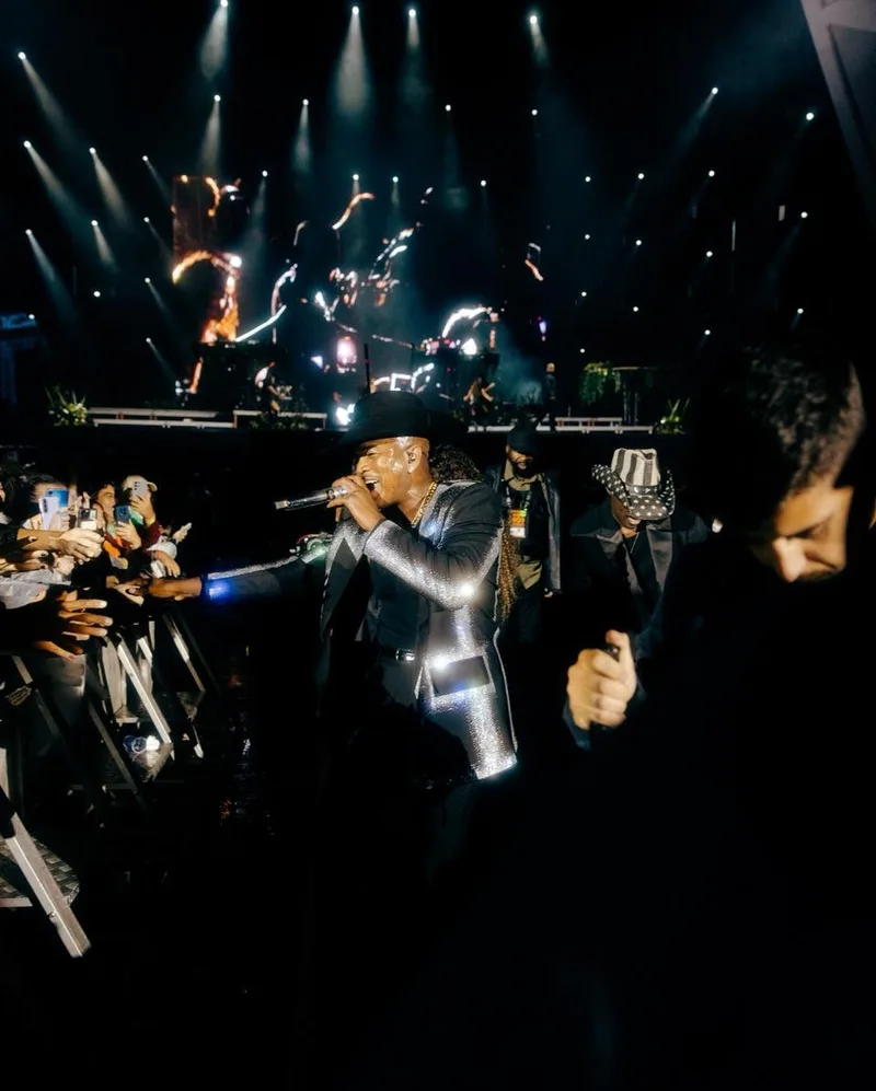 Ne-Yo compartilha registros de show no Rock in Rio sob chuva