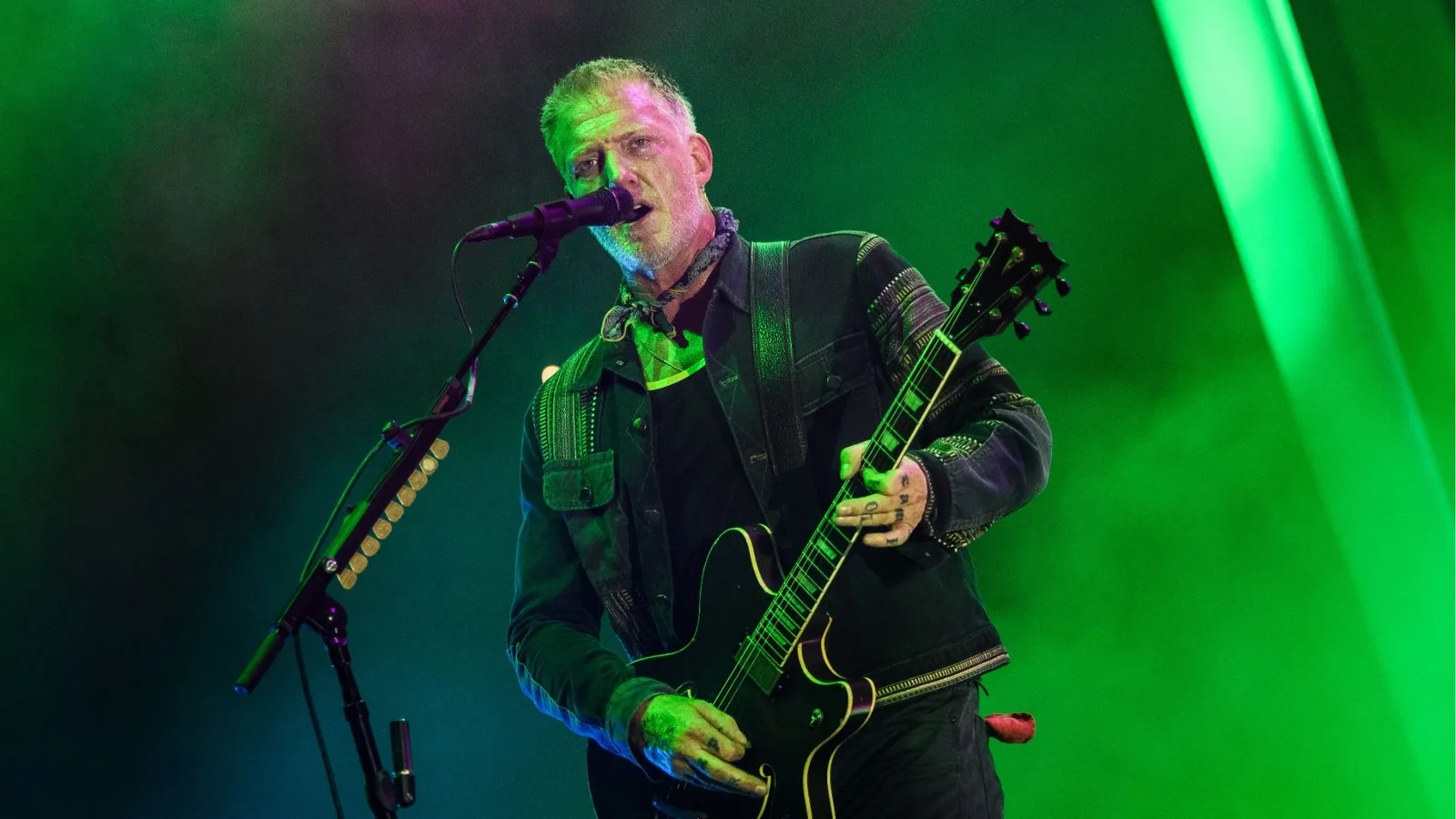 As escolhas de Josh Homme que vão do punk a Björk e Ween