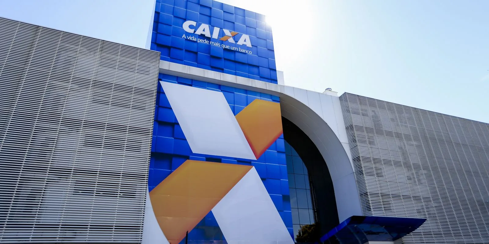 Caixa reabre mesa com bancários em meio à paralisação nacional