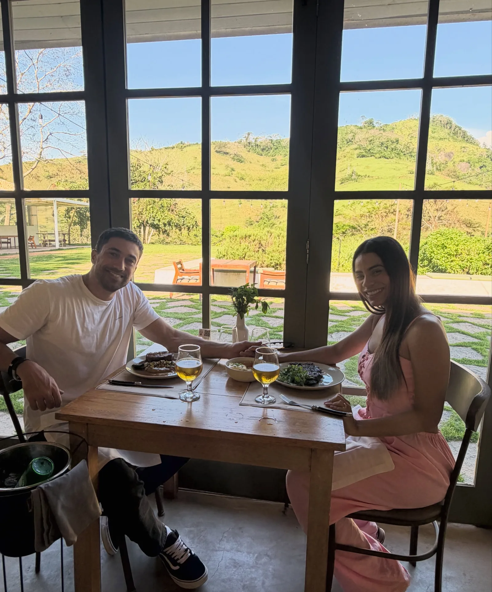 Lexa e Ricardo Vianna celebram um ano de casamento com viagem romântica