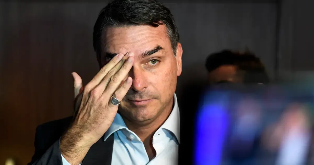 Onda de choque do caso Master abala campanha de Flávio Bolsonaro