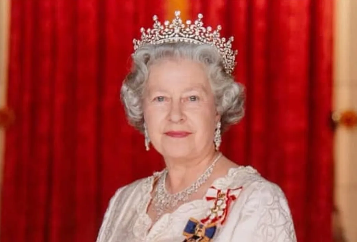 A rotina de cabelos de Elizabeth II incluía bobes e enxágue prateado